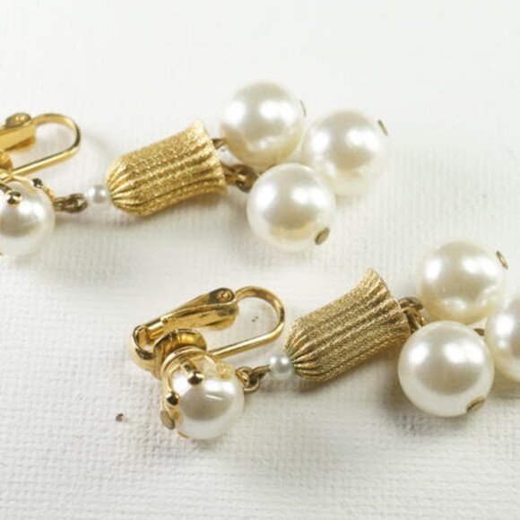 Vintage Faux Pearl / Gold Dangle Clip-on Earrings - Picture 3 of 3